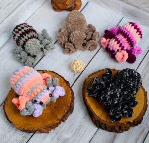 Free Striped & Spooky Halloween Spider Pattern for Halloween