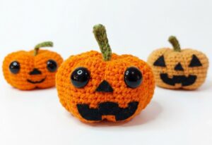 How to Crochet Mini & Spooky Pumpkin Amigurumi with Felt Expressions For Halloween