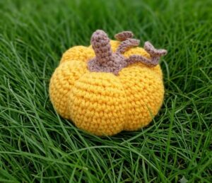 Free Crochet Fall Décor Pumpkin Amigurumi Pattern: Crochet the Pumpkin Ridges