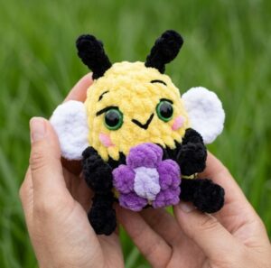 How to Crochet A Kawaii Bee No-Sew Plushie for Kids
