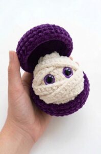 Tester Pattern: How to Crochet Mummy Face in a Lid Basket Plush