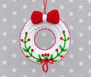 How to Bow and Bead Decorated Christmas Wreath Rings for Beautiful Garlands