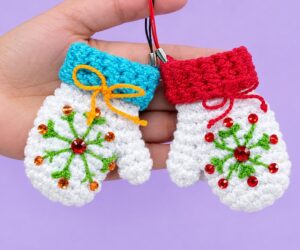 How to Bead-Decorated White & Red or Blue Christmas Mitten Charms for Gifting
